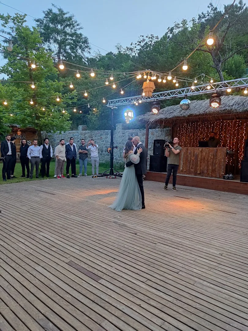 Layla Kır Bahçesi galeri görseli