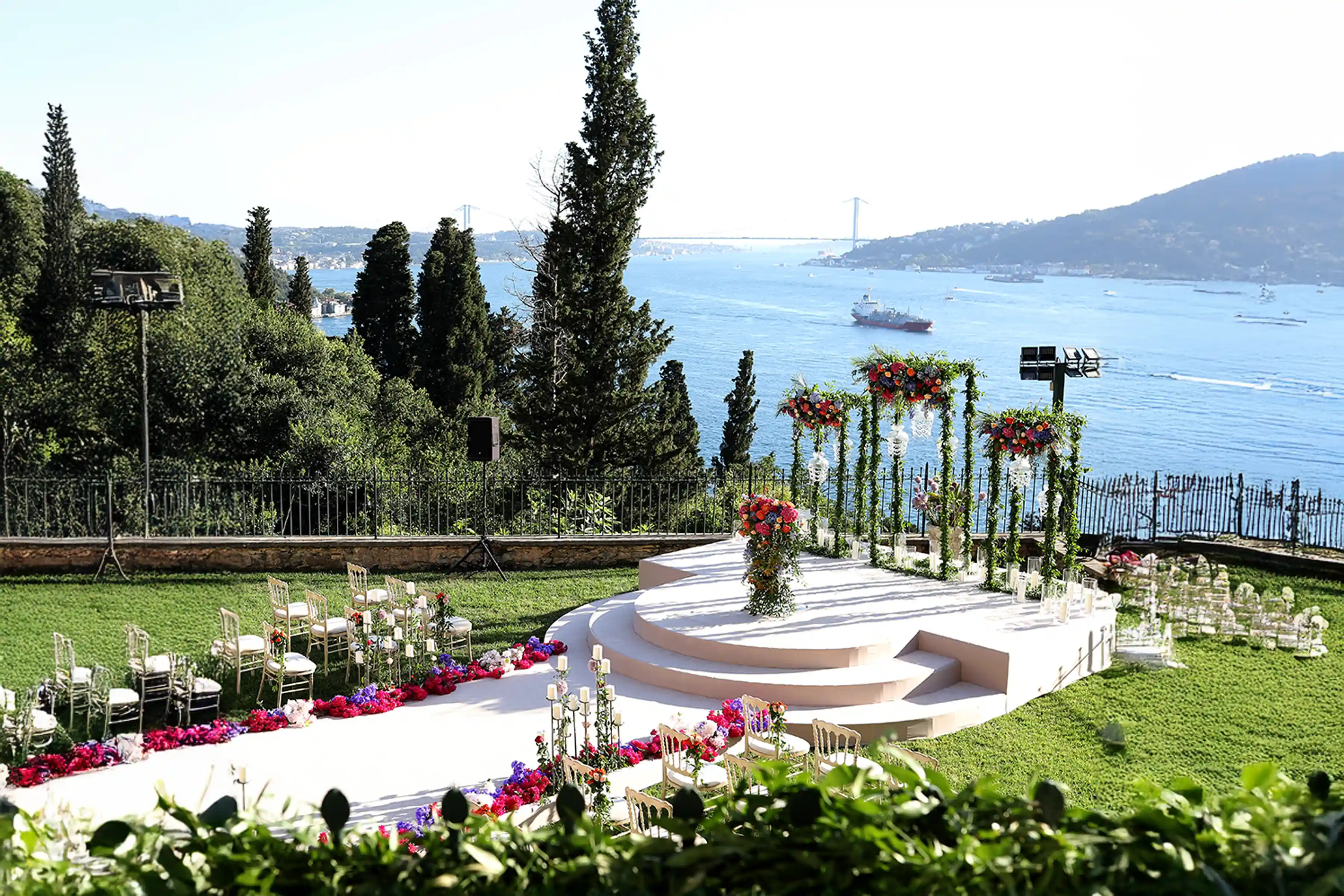 İstanbul Düğün Mekanı Seçerken Dikkat Edilmesi Gerekenler: Kapsamlı Rehber